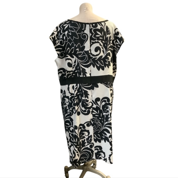 Black and White Floral Dress - Picture 2 of 6